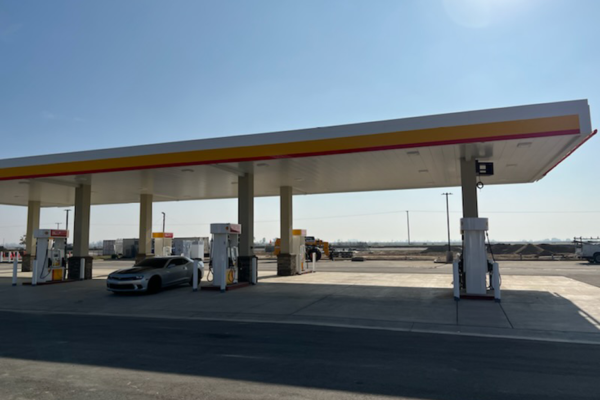 Refresh Travel Plaza Offers EV Charging and New Indian Quick-Serve Concept in Madera, California [Podcast]